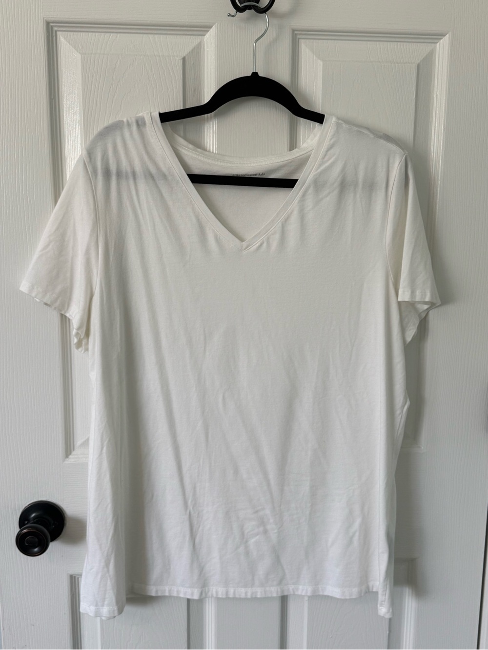Amazon Essentials White V-Neck XXL